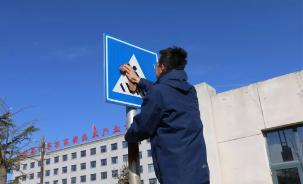 文明创建我先行 ——乐鱼·体育页面官方网站-乐鱼online(中国)
团委开展环境卫生整治志愿活动(图3)