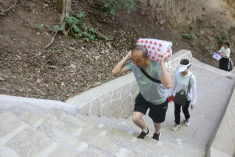 助力文旅市场 展示产投风采——乐鱼·体育页面官方网站-乐鱼online(中国)
组织开展员工登山比赛活动(图6)